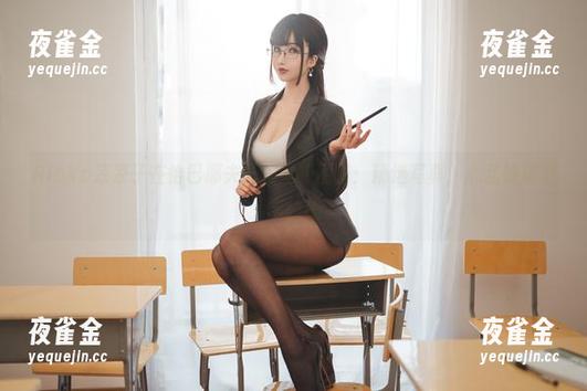 Rioko凉凉子 Rioko凉凉子在恰巴耶夫礼服里转圈圈:精选写真,心乱如麻絮似的美