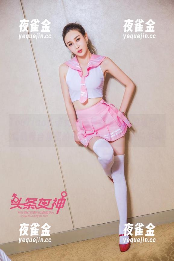 TouTiao头条女神-莫晓希 TouTiao头条女神 - 看看这纯白的摄影,莫晓希合集里的每一张都有种石头的清冷