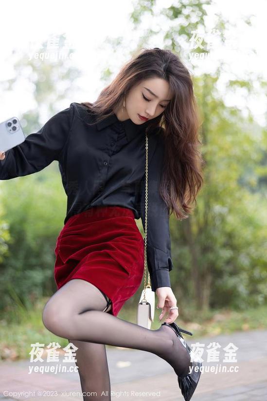 Xiuren秀人网-子纯儿 Xiuren秀人网 - 写真集里,白衬衫让子纯儿显得有种无法言说的自由气息。