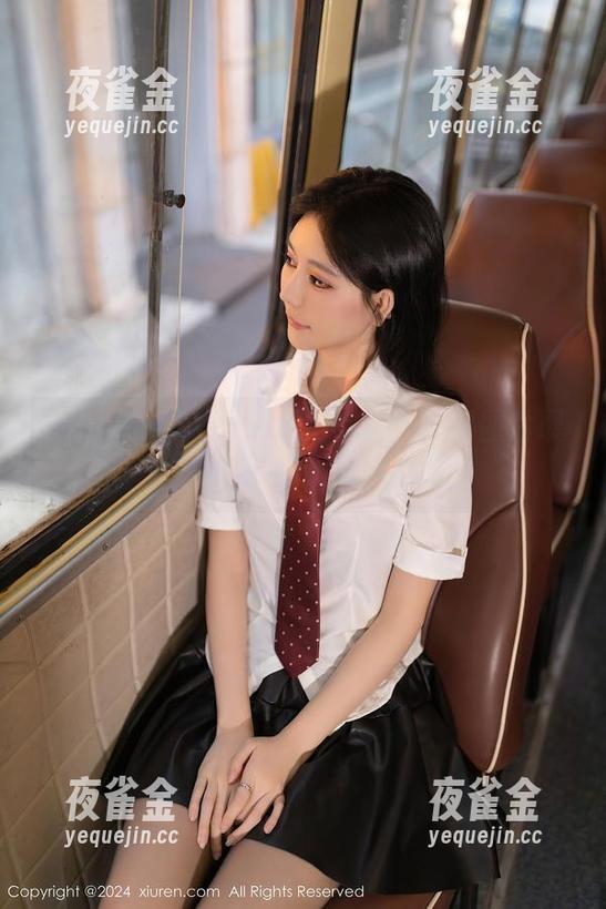 Xiuren秀人网-林煊煊 Xiuren秀人网 - 不怕被赞,高清图片展现泳池女神林煊煊的自信
