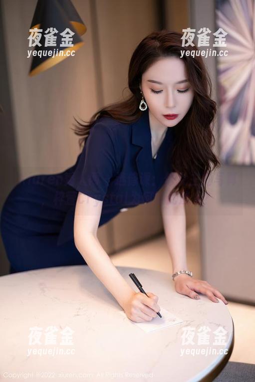 Xiuren秀人网-梓萱Crystal Xiuren秀人网 - 选修课:修女主题写真,梓萱Crystal为何如此迷人?