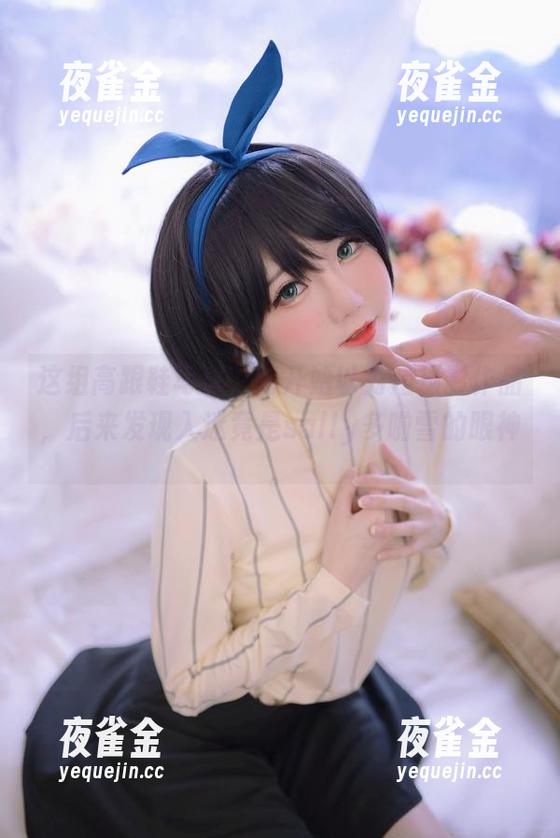 sally多啦雪 这组高跟鞋写真,刚开始以为是摄影作品,后来发现入迷竟是sally多啦雪的眼神。