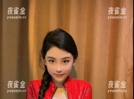 奶雯 微密圈 - 奶雯的浴室图包:湿漉漉的性感之旅