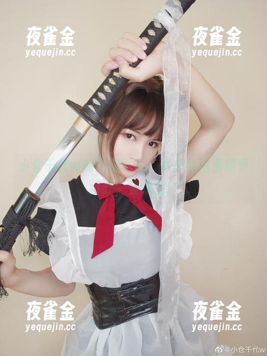 小仓千代w的美腿写真，真想给这条腿专门办个签名会！