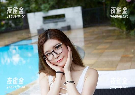 尤物馆-兔子Nina 尤物馆 - 黑丝与兔子Nina,这组写真给人一种——先看腿,再看脸的节奏。