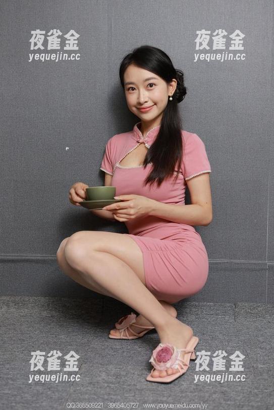 异思趣向-小六 异思趣向 - 你是不是也想要小六女秘书的桌面壁纸?原图投喂!