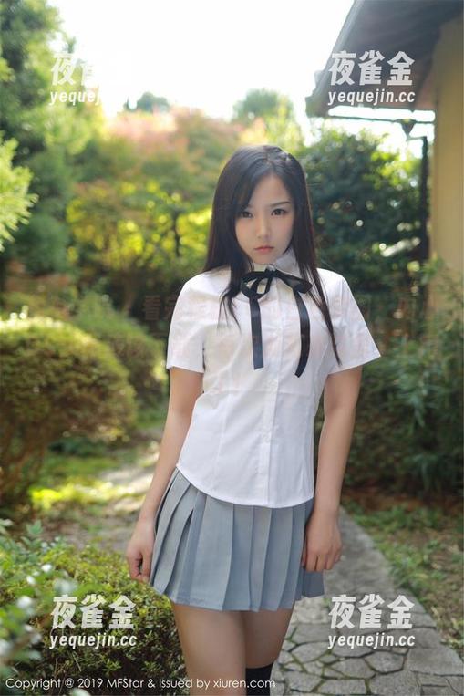 模范学院-程程CC 模范学院 - 看完程程CC的白色套图,内心OS:我应该下载,每次浏览来这里,上瘾了!