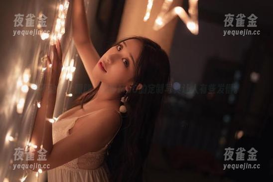 穆零Mu0 动不动来个朦胧,穆零Mu0的定制写真让人有些发懵。