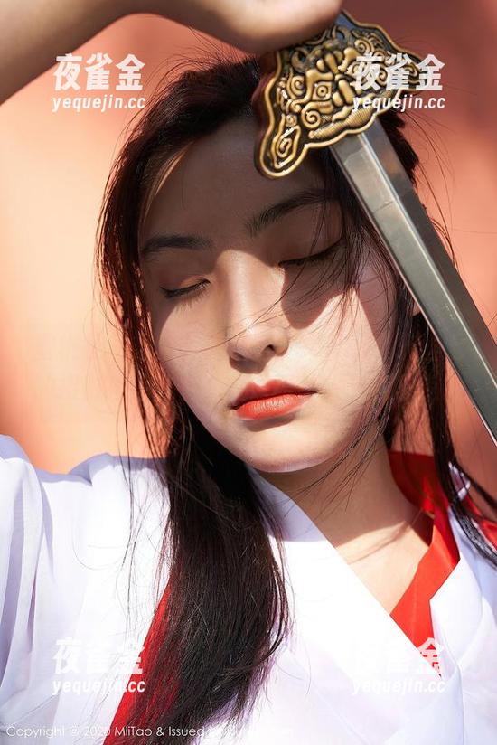 蜜桃社-陆萱萱Cecilia 蜜桃社 - 显然,陆萱萱Cecilia在灰丝上的摄影功力非凡,美图真让人流连忘返。
