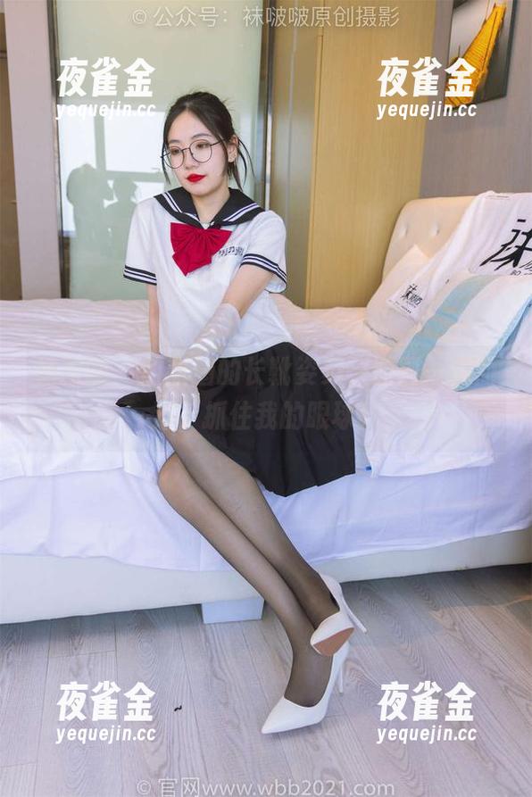 袜啵啵-甜甜圈 袜啵啵 - 甜甜圈的长靴姿势,原图一闪而过,抓住我的眼球!