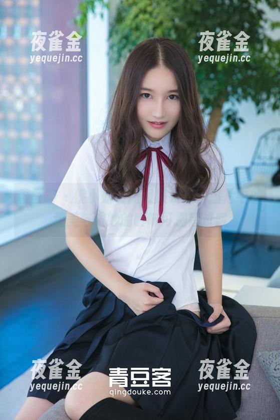 青豆客-妮小妖 青豆客 - 妮小妖最新制服发布,图片中的甜美与微妙的暧昧可别错过哦