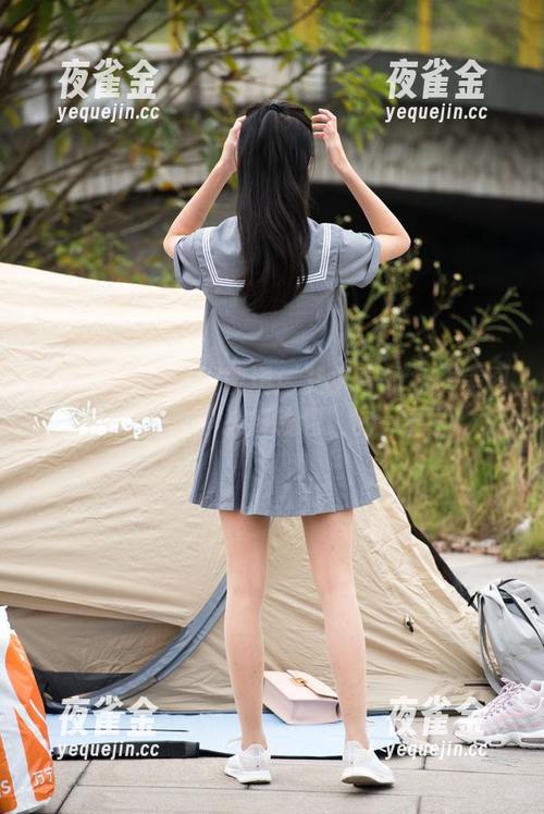 魔镜街拍-艾小青 魔镜街拍 - 漫展现场:艾小青的免费美图引发大家“心疼钱包”的一幕。